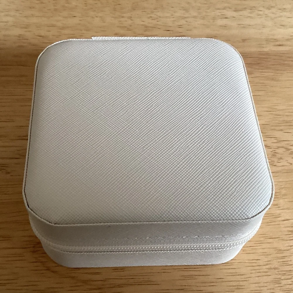 White Leather Jewelry Storage Box/Travel Box/Portable Jewelry Box
